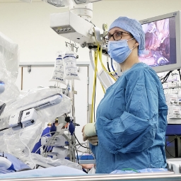 Surgeon with surgical robot